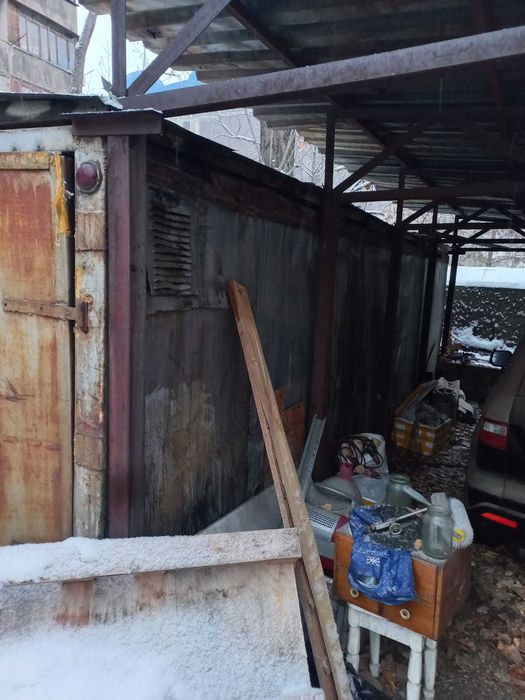 Металлический гараж/будка