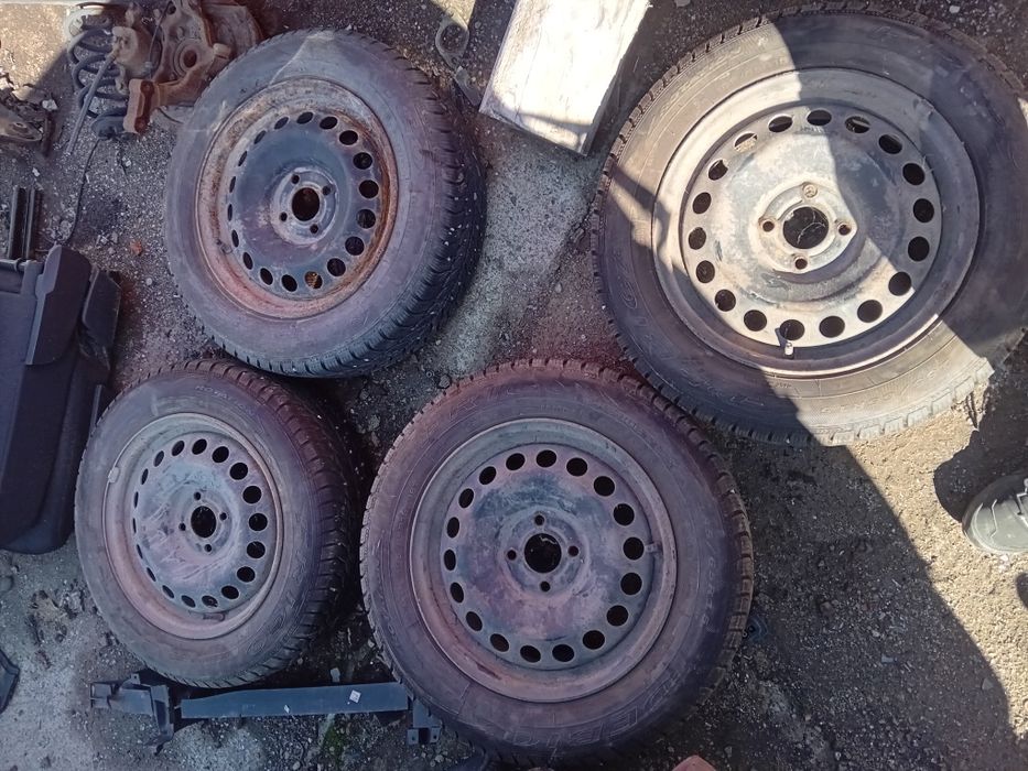 Джанти 15ки за Дачия 4×100 Ет 40 с зимни нови гуми Debica