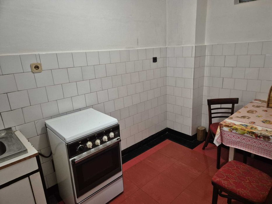 vand apartament 3 camere