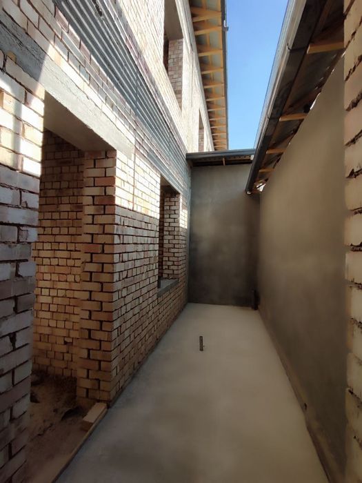 Коттедж 2,2 соток,2 этажа,6 комнат+холл+кухня,3сан.узла,коробка,Кибрай