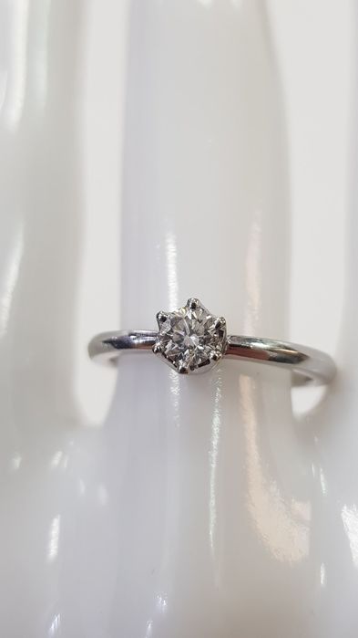 Дамски пръстен с диамант