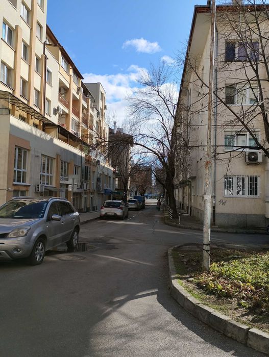 Продавам тристаен апартамент