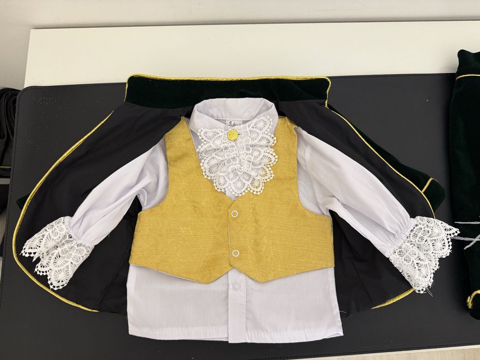 Trusou botez cu lumanare , cutie , costum