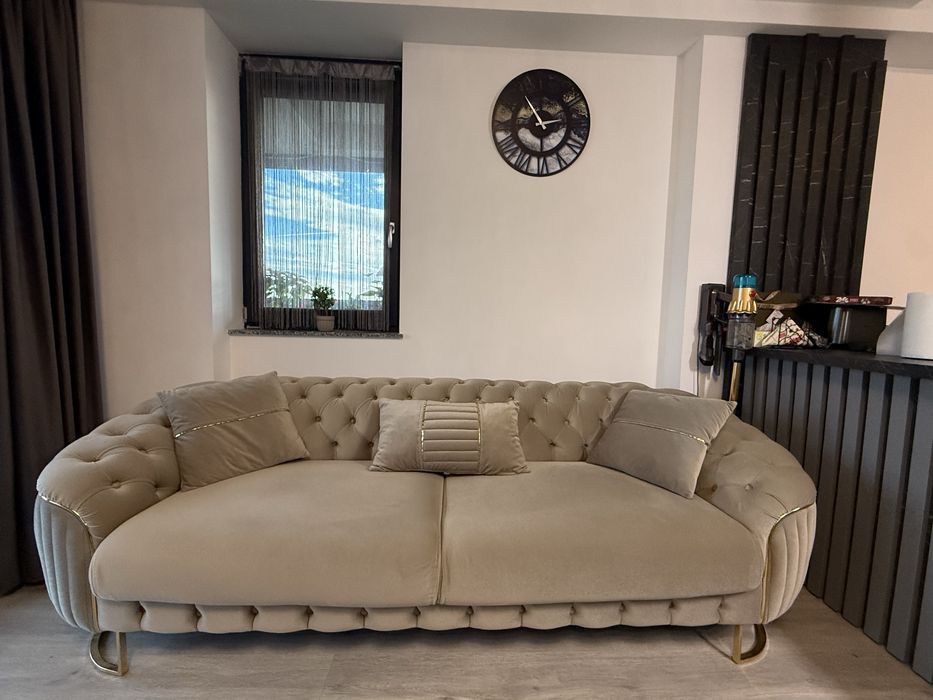 De vanzare canapea si 2 fotoli