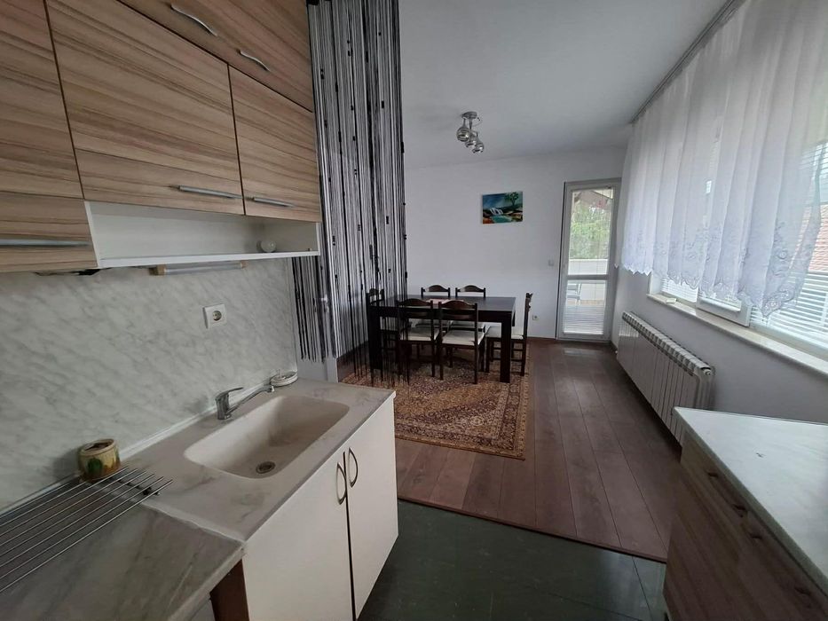 Тристаен апартамент в ж.к. Горна Баня.