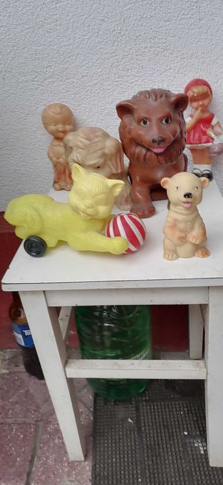 jucarii  din  cauciuc  6  buc  pret  tot  lotul  200  lei