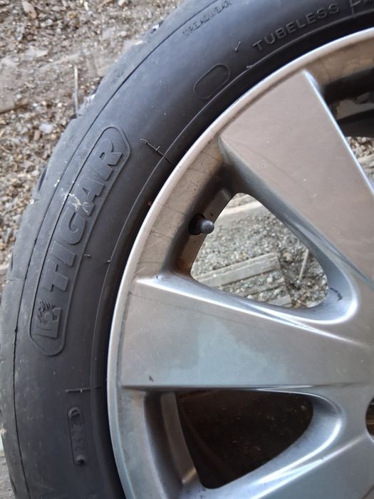 Vând 4 anvelope de vară noi cu genti de aluminiu Toyota Avensis!