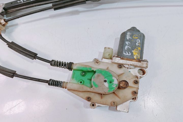 Macara  stanga spate cu motoras 67628360511 BMW Seria 5 E39 (facelift