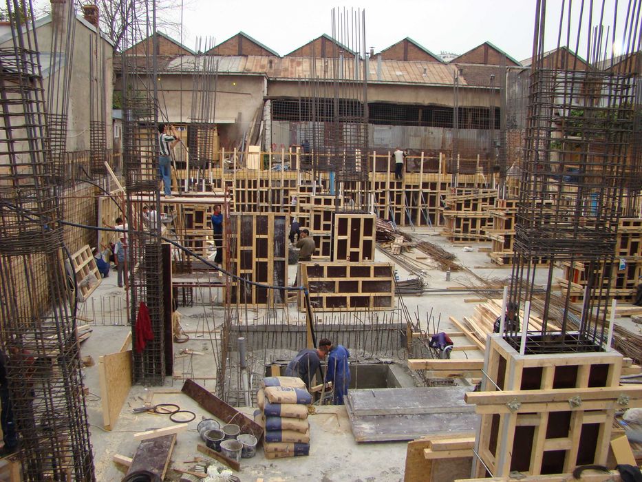 Construim Case si Blocuri la rosu.