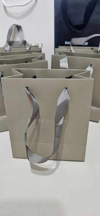 Продам сережки серебряные с муссанитами