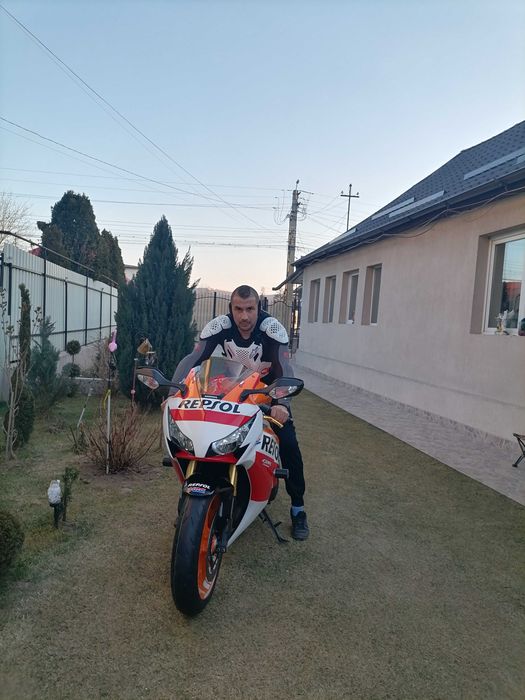 Se vinde honda cbr 1000 rr 2015 18000km negociabil