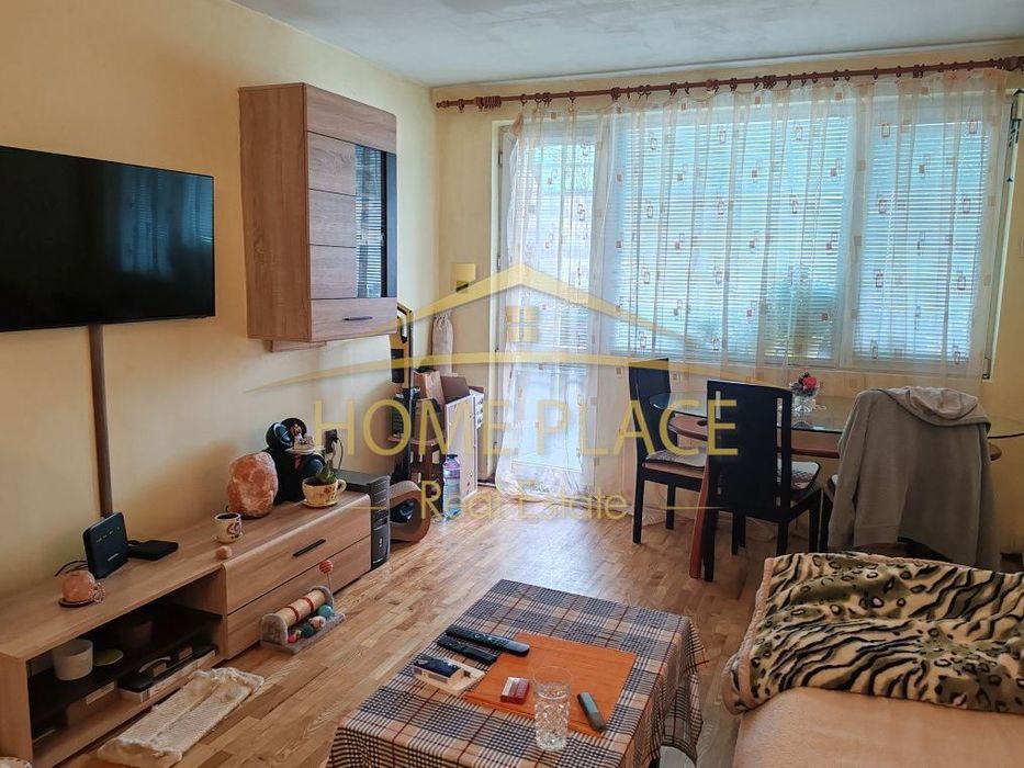 Двустаен апартамент в колхозен пазар