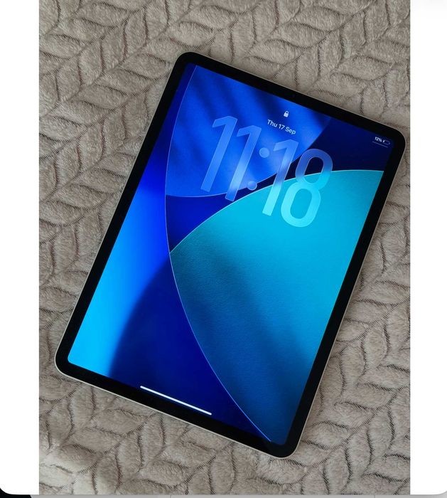 Apple iPad Pro 11” 2ND GENERATION + клавиатура, зарядно и кутия