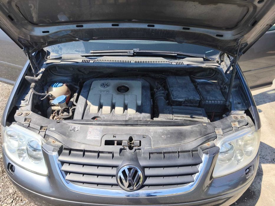 VAND VW TOURAN  2.0 tdi  BKD  140 cai din anul 2006
