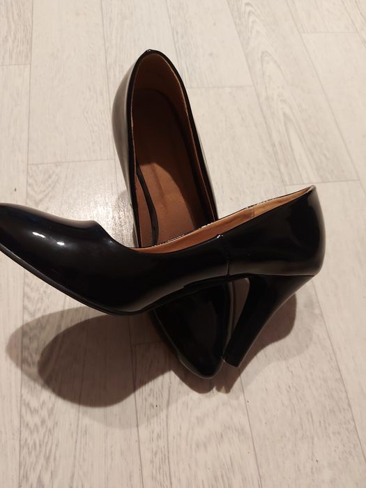 Новые туфли ласковые.