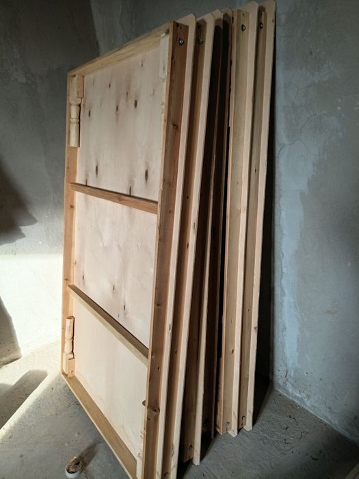 Столы напольные для гостей, размер 0,9*1,5