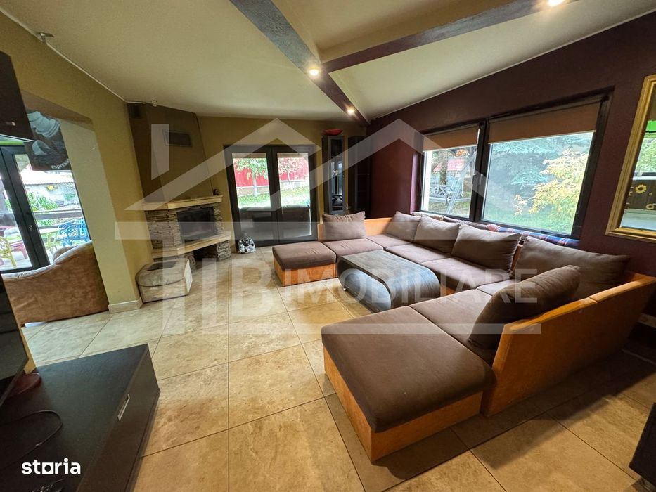 Casa cu 4 camere, 230mp, garaj, Zona Corunca
