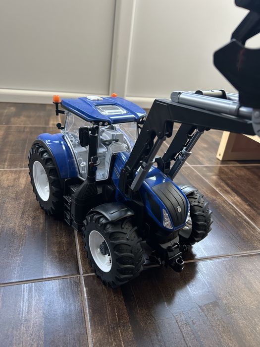 Трактор New holland Bruder