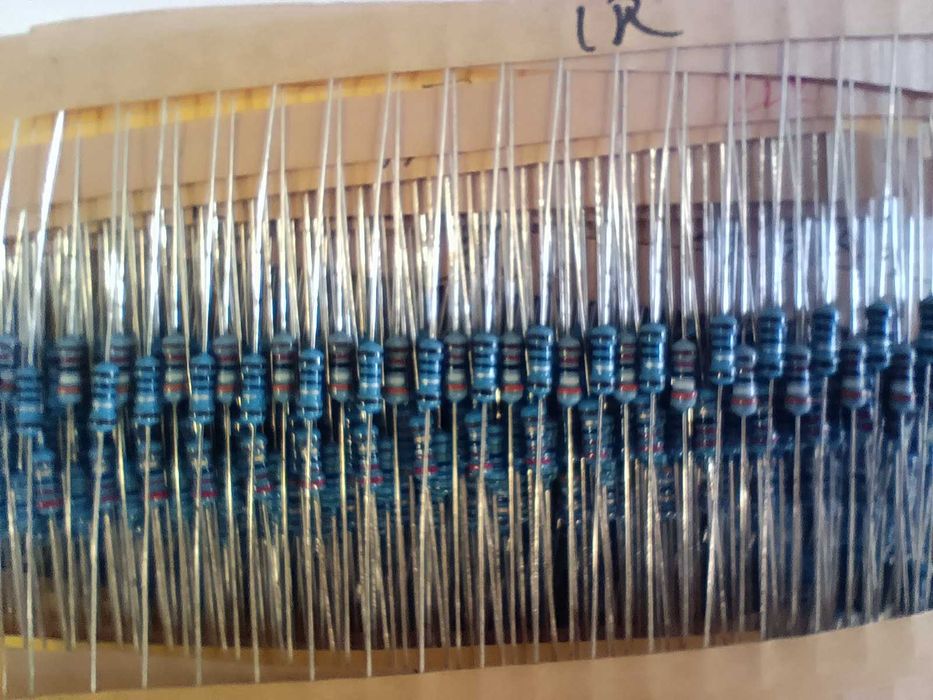 Set 1280 rezistori metalici 1/4W – 64 valori, 1%, 250V