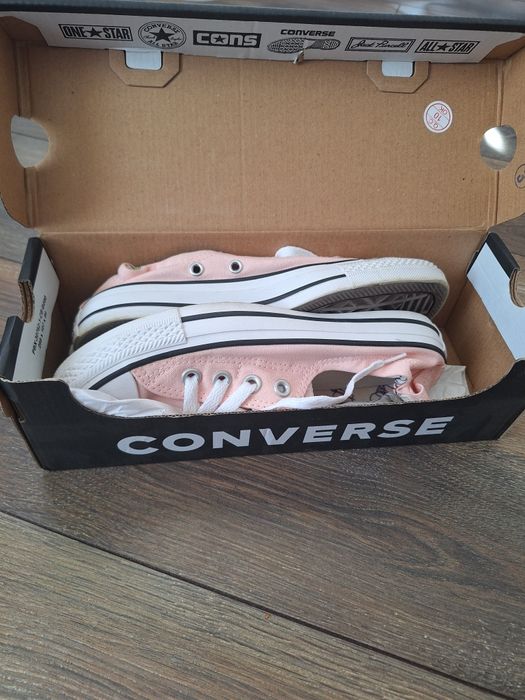 Розови Converse кецове
