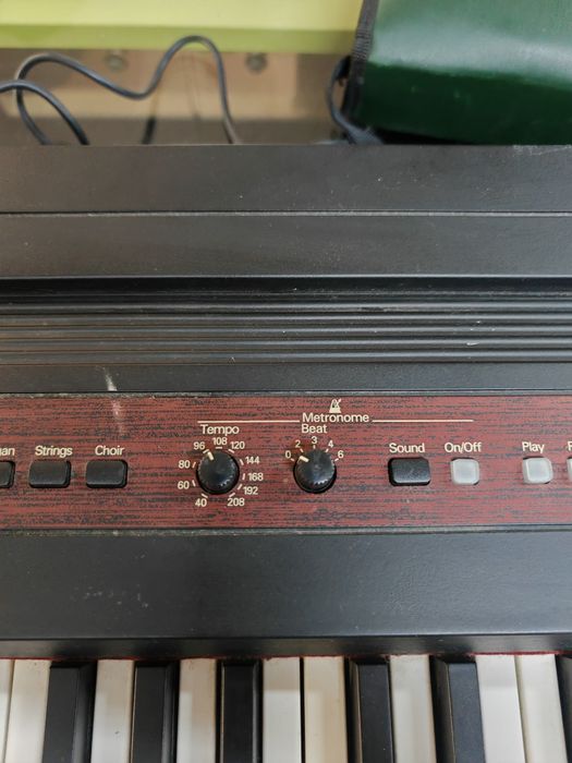 Дигитално пияно Roland EP-77