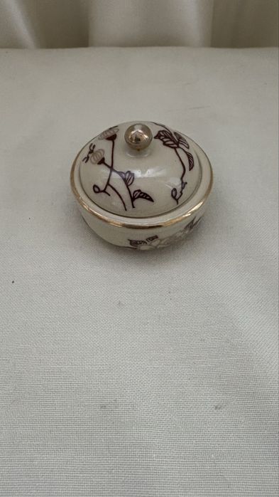 Порцеланова кутийка