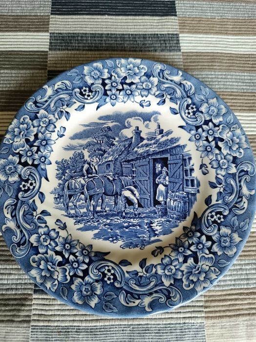 Порцеланови чинии от английски порцелан