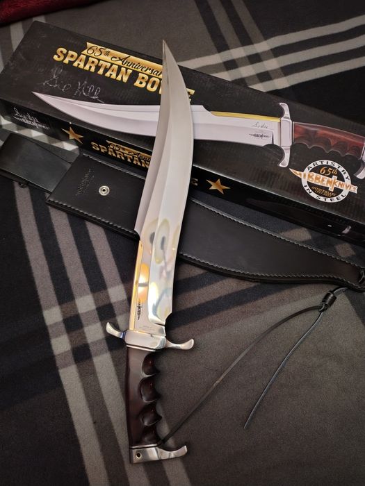 Огромен Spartan Bowie