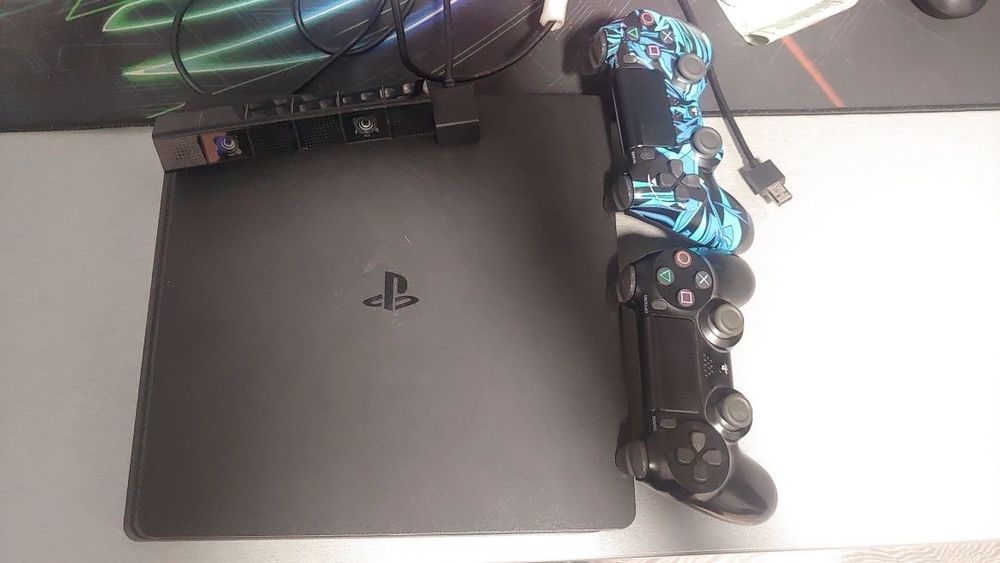 PS4 Slim 500 GB + 2 джойстика