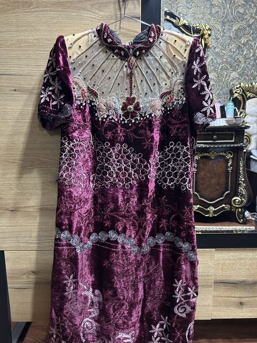 Продам. платья.