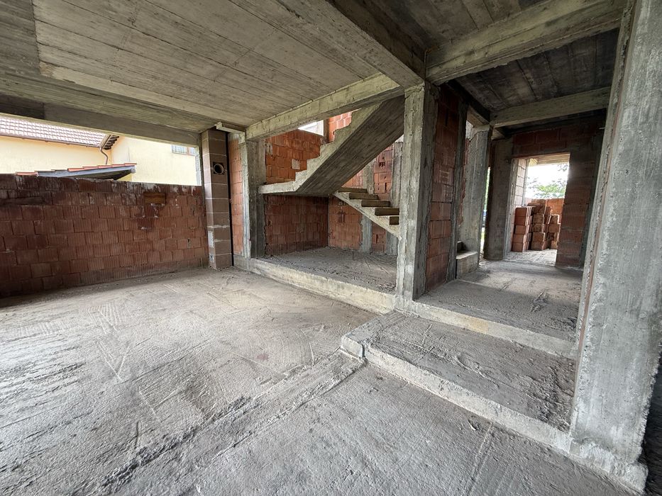 Casa individuala la roșu P+1E, 215mp utili, 994mp teren  Peciu Nou