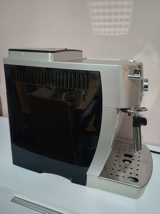 DeLonghi Magnifica S ECAM 22.110.SB автоматична кафемашина с мелачка