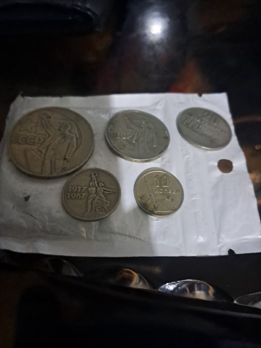 Продам монеты  срочно