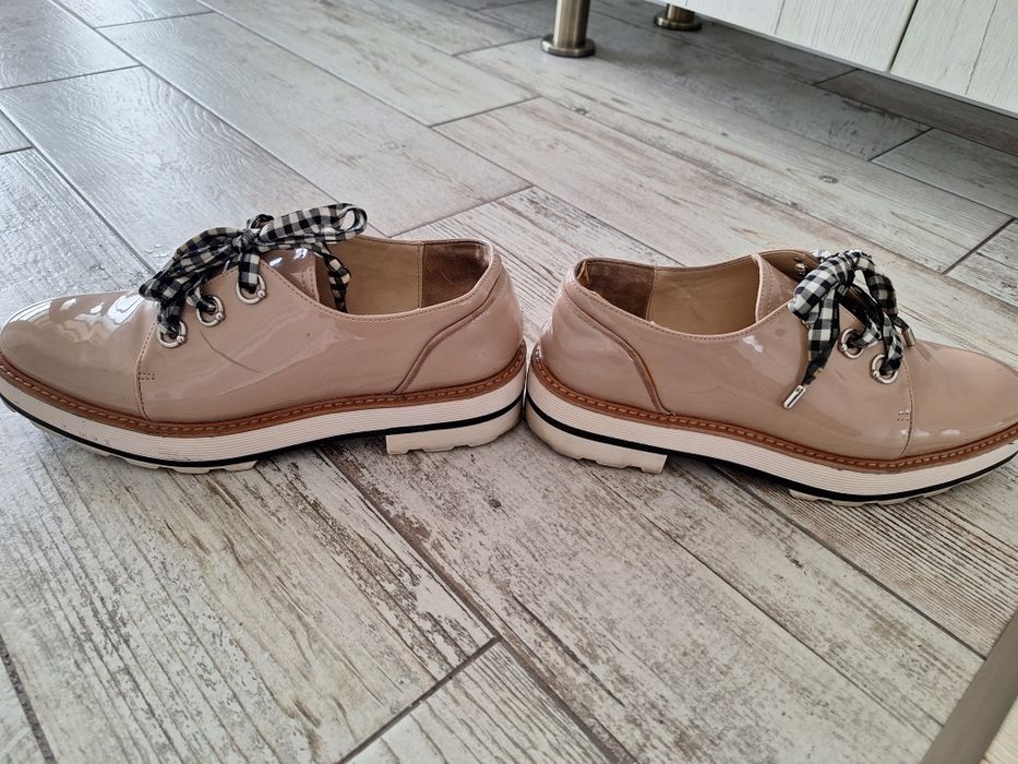 Vând papuci Zara, măr 38, roz pal, de lac