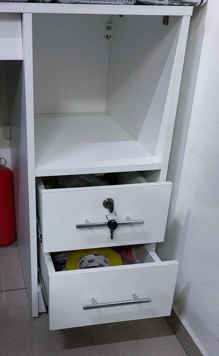 Рецепшн стол продам