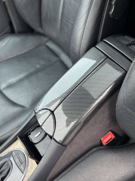 Карбонов елемент зa подлакатник w211