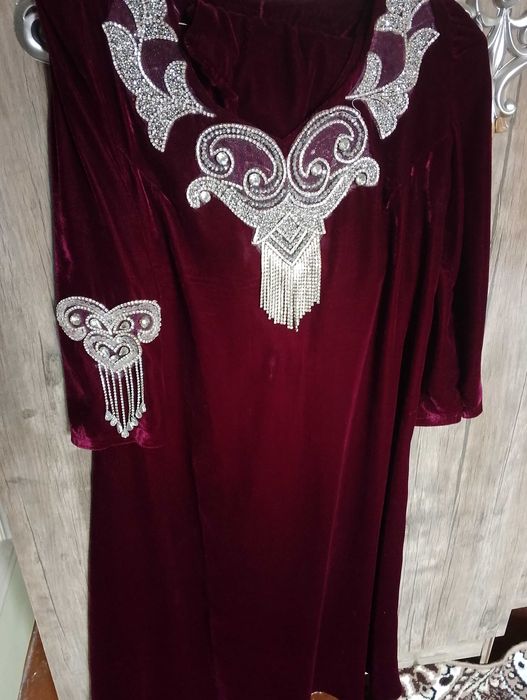 Koʻylaklar sotiladi ajoyib narhda sirochne sotiladi