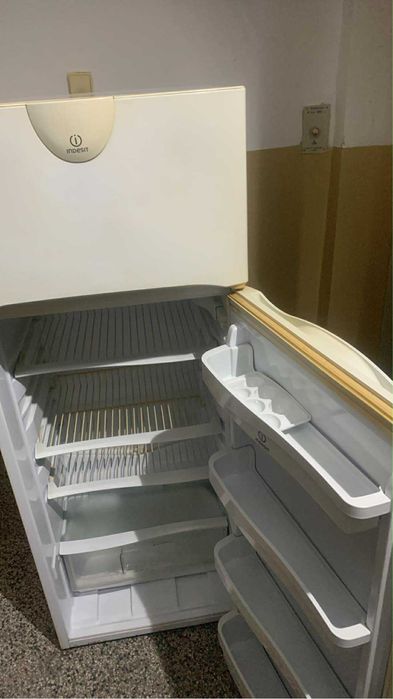Хладилник с горна камера  Indesit