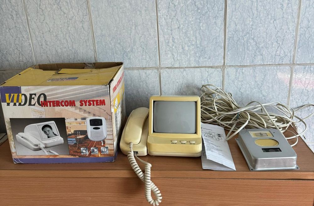 Видеодомофон б/у черно белый