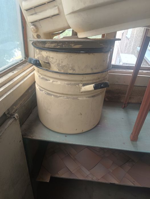 Продам две кастрюли