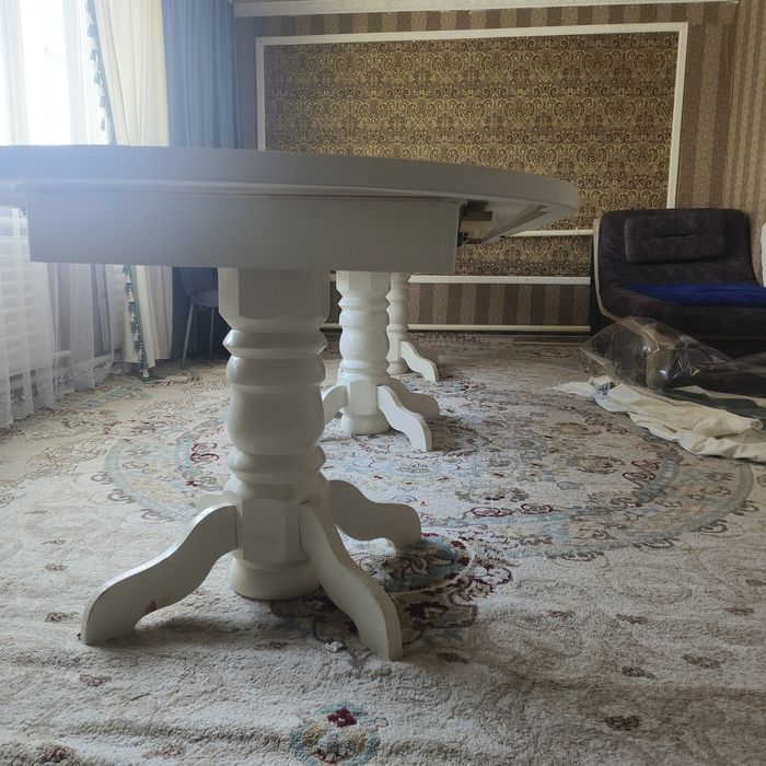 Стол гостинной...