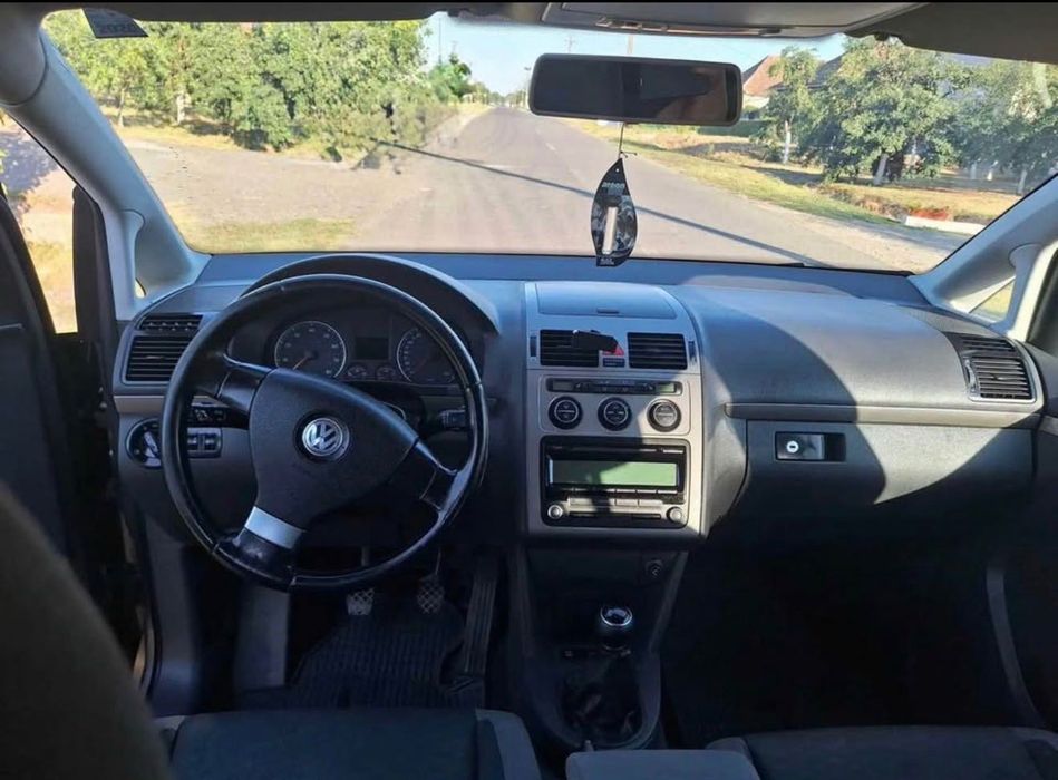 Touran Anul 2008 1.9 tdi 105cp Climatronic Jante Carlig Încălzire scaun