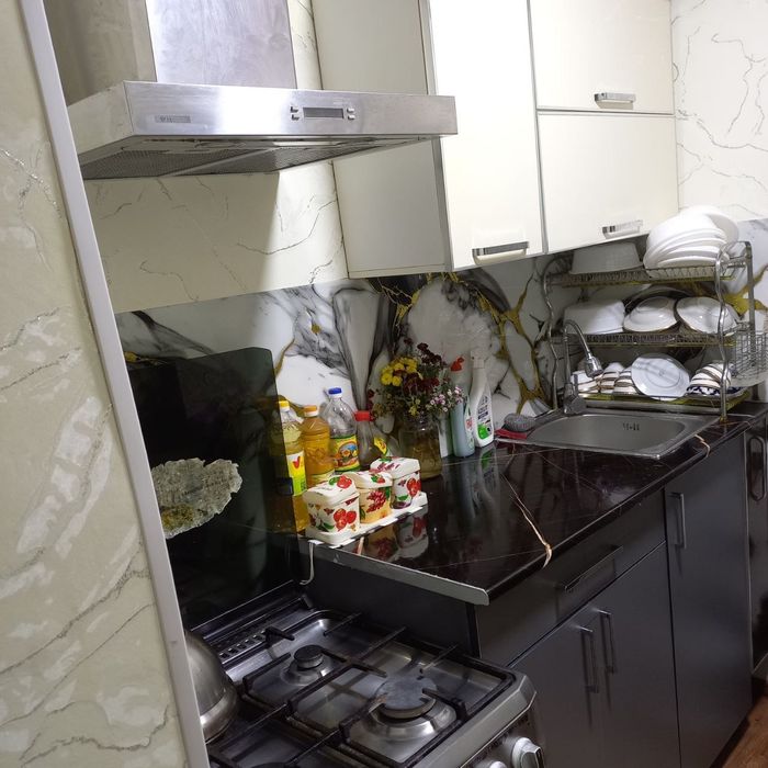 Uy sotiladi 3 xona yevro remont