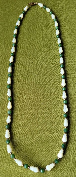 Colier vintage jad verde autentic si sidef sculptat