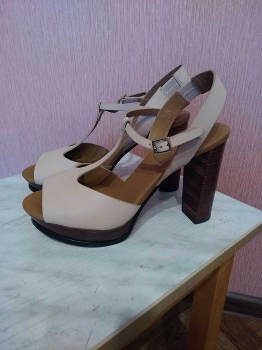 Женская обувь 38.