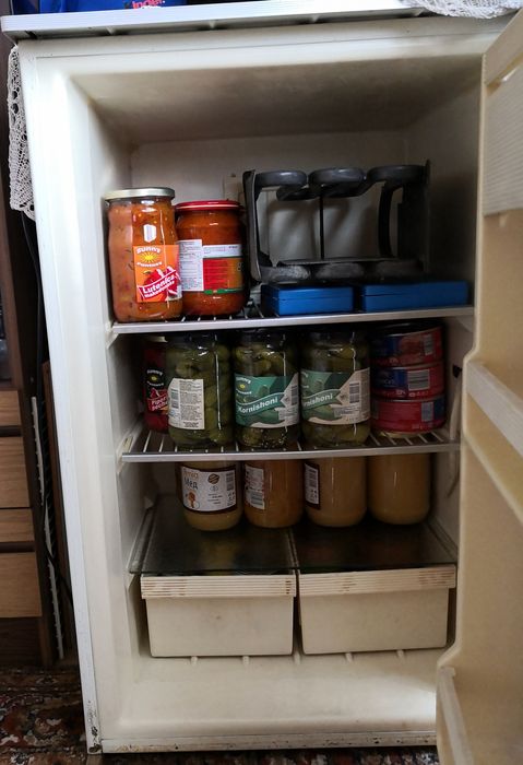 Продавам фризер и хладилник