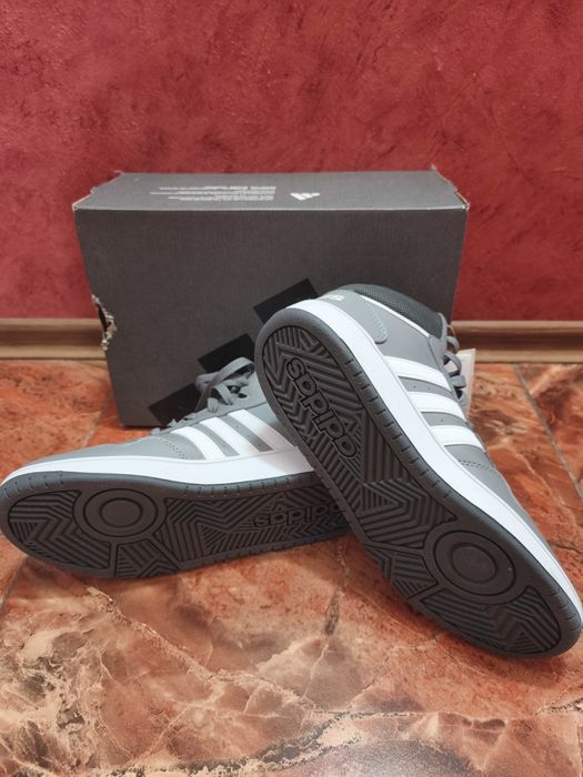 Високи кецове Адидас