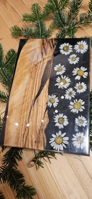 Табла от орех и епоксидна смола (20х30 см)