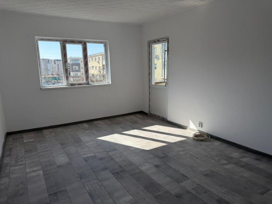 2 camere, Bd.DACIA, stradal,deasupra la notariat,schimb cu garsonieră