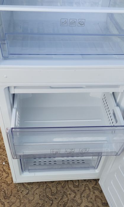 Хладилник Веко RCSA 330K30W 186см